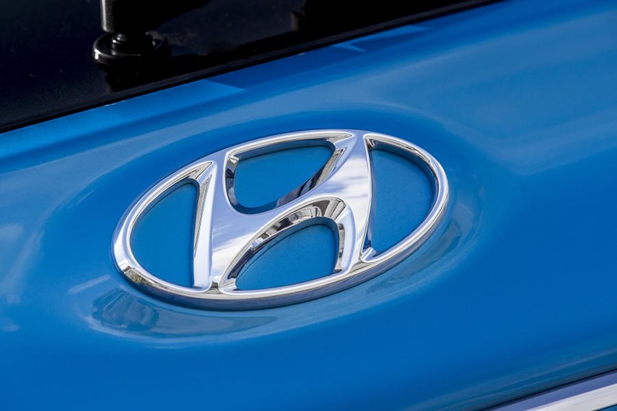 Логотип Hyundai Kona Hybrid (OS) 2019 года  (UK) (фото 35 из 40)